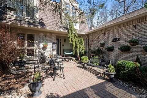 1339 KNOLLCREST Circle, Bloomfield Hills, MI 48304