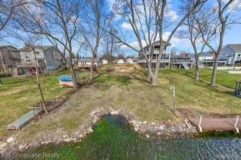 6625 LANMAN Drive, Waterford, MI 48329