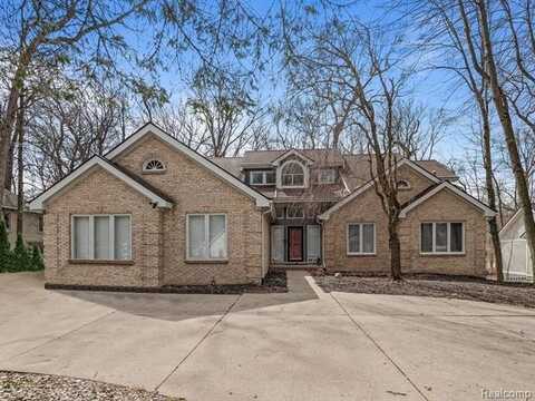 7111 Elder Court S, West Bloomfield, MI 48324