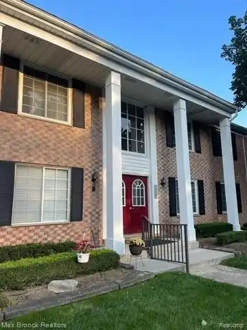 2425 MULBERRY Square, Bloomfield Hills, MI 48302