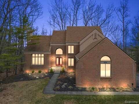 6988 LAKEMONT Circle, West Bloomfield, MI 48323