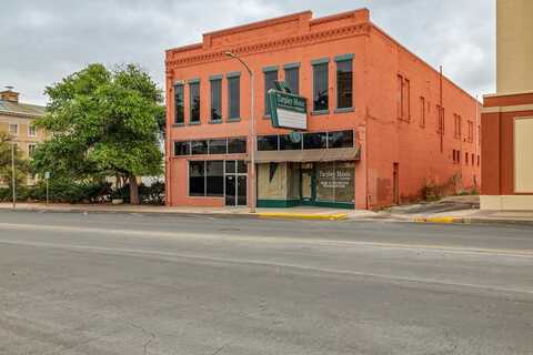13 E Twohig Ave, San Angelo, TX 76903