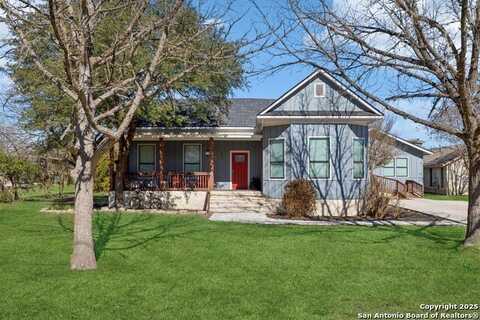 136 W Evergreen, Boerne, TX 78006