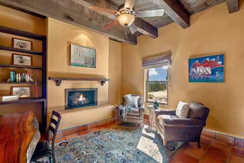 1310 Calle Del Rey, Santa Fe, NM 87506