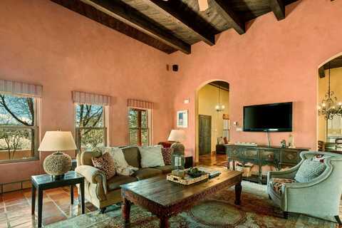 1310 Calle Del Rey, Santa Fe, NM 87506