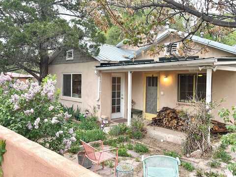 726 State Road 76, Chimayo, NM 87522