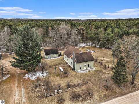 10909 W 8 Road, Copemish, MI 49625