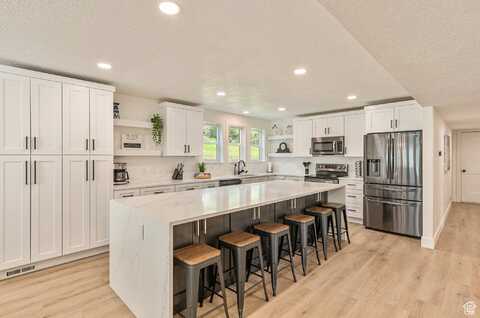 198 OAKWOOD, Layton, UT 84040