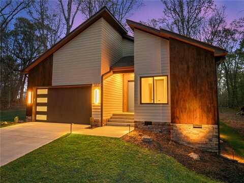 902 South Arrowhead Drive, Westminster, SC 29693