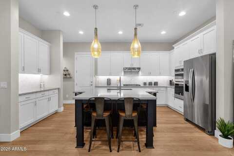 8340 E MCDONALD Drive, Scottsdale, AZ 85250