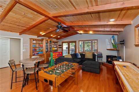 387 Wren Drive, Big Bear Lake, CA 92315