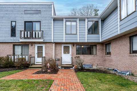 329 W Main Street, Hyannis, MA 02601