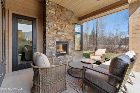 151 Oxbow Rd, Sandpoint, ID 83864