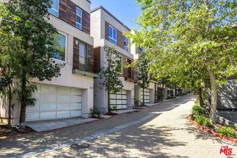 6740 W Gill Way, Los Angeles, CA 90068