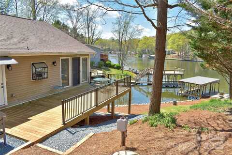 458 Pinehaven Drive, Badin Lake, NC 28127