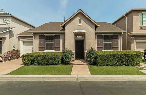 735 Brittany Lane W, Clovis, CA 93619