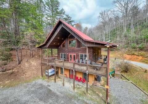271 Tin Man Road, Bryson City, SC 28713