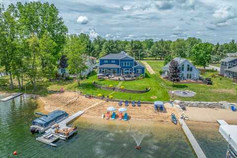 7140 Holiday Drive, Canadian Lakes, MI 49346