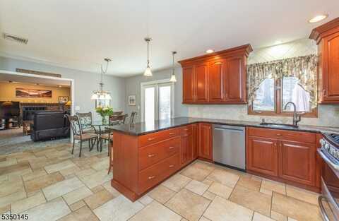 11 Timberline Dr, Roxbury Township, NJ 07836