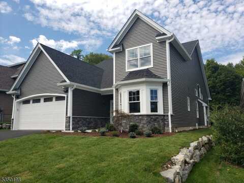 11 Bluffs Ct, Hamburg, NJ 07419