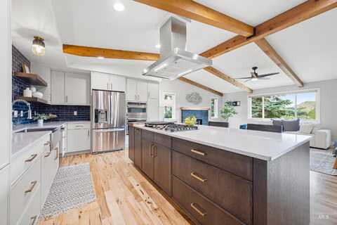 141 E Hearthstone Dr, Boise, ID 83702