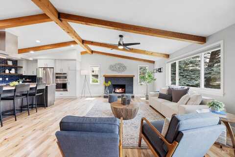 141 E Hearthstone Dr, Boise, ID 83702