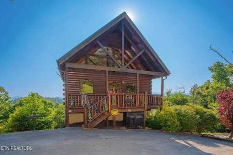 2251 Upper Middle Creek Rd, Sevierville, TN 37876