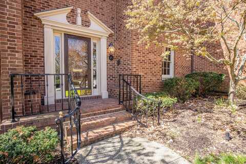 400 Redding Road, Lexington, KY 40517