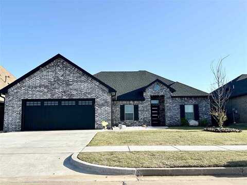 6822 SW Woodstock Ave, Lawton, OK 73505