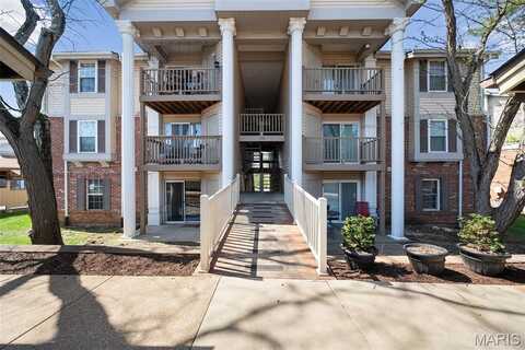 708 Ridgeside Drive, Ballwin, MO 63021