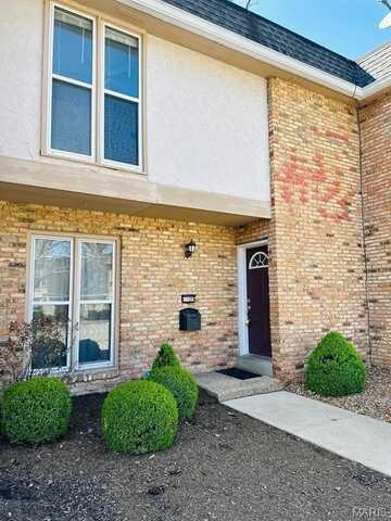 1129 Rue La Ville, Creve Coeur, MO 63141