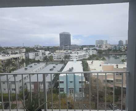 6900 Bay Dr, Miami Beach, FL 33141