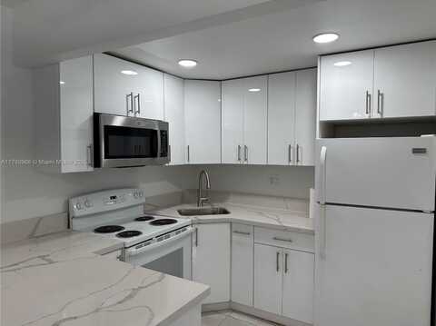 4715 NW 7th St, Miami, FL 33126