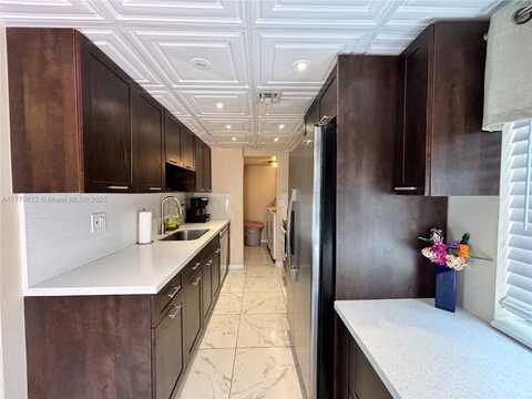 11236 SW 11 St, Pembroke Pines, FL 33025