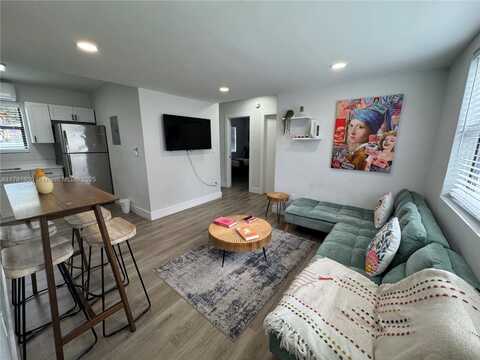 584 NW 30th St, Miami, FL 33127