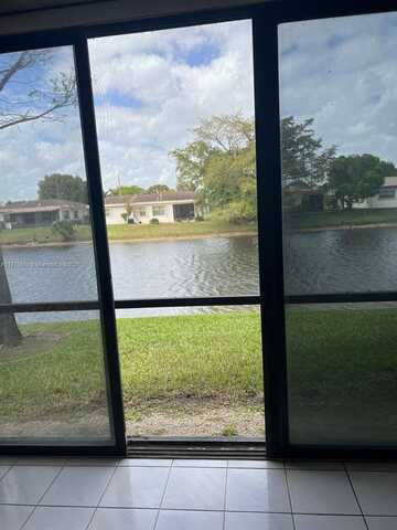 9439 N Belfort Cir, Tamarac, FL 33321