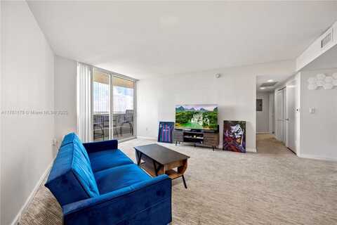 19501 W Country Club Dr, Aventura, FL 33180