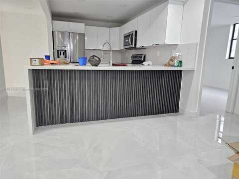 7125 Bay Dr, Miami Beach, FL 33141