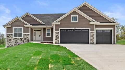 743 Brockway Dr, Mukwonago, WI 53149