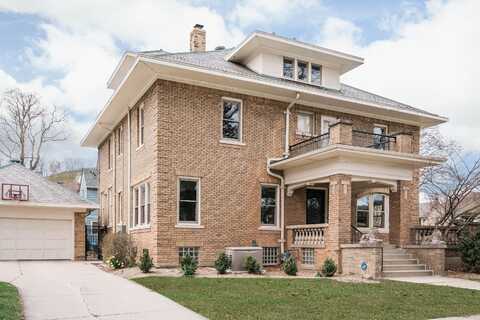 2729 E Kenwood Blvd, Milwaukee, WI 53211