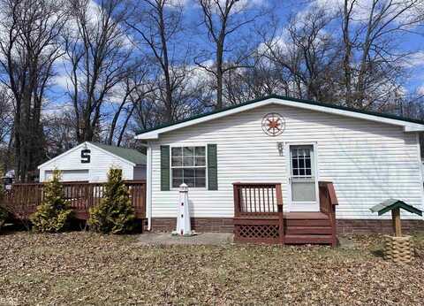 6847 Lake St, Harrison, MI 48625