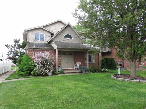 35610 Jeffers, Harrison, MI 48045