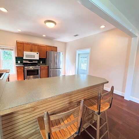 10 Neil St, Marlborough, MA 01752
