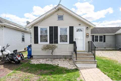 30 Passaic Street, Middletown, NJ 07748