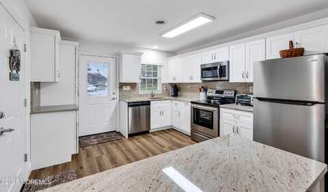25b Yorkshire Court, Manchester, NJ 08759