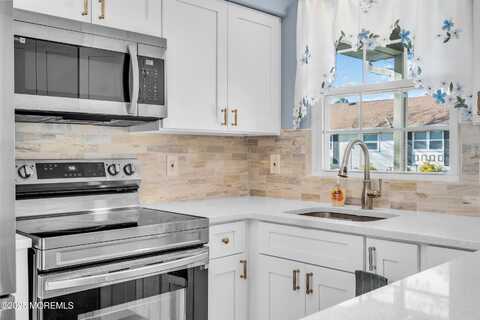 69 Sunset Road, Whiting, NJ 08759