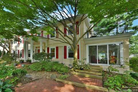 8 Magnolia Drive, Great Neck, NY 11021