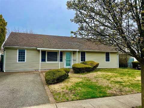 14 Eldorado Boulevard, Plainview, NY 11803