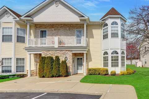 501 Narragansett Villas Drive, Lindenhurst, NY 11757