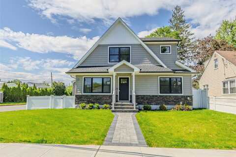 214 9th Street, Hicksville, NY 11801